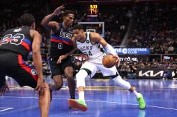 华体会体育赛事直播-雄鹿力克活塞，扩大胜利差距