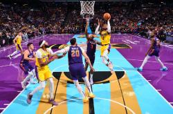 华体会登录-詹姆斯空砍48分，湖人2-1逆转太阳的简单介绍