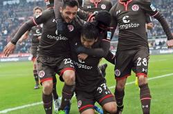 华体会登录-足球巨星对决！欧洲联赛场面精彩绝伦