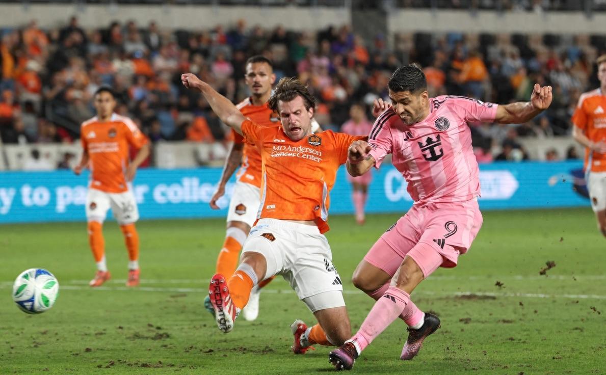 包含法国鏖战阿森纳,苏亚雷斯状态火热的词条 包含法国鏖战阿森纳,苏亚雷斯状态火热的词条